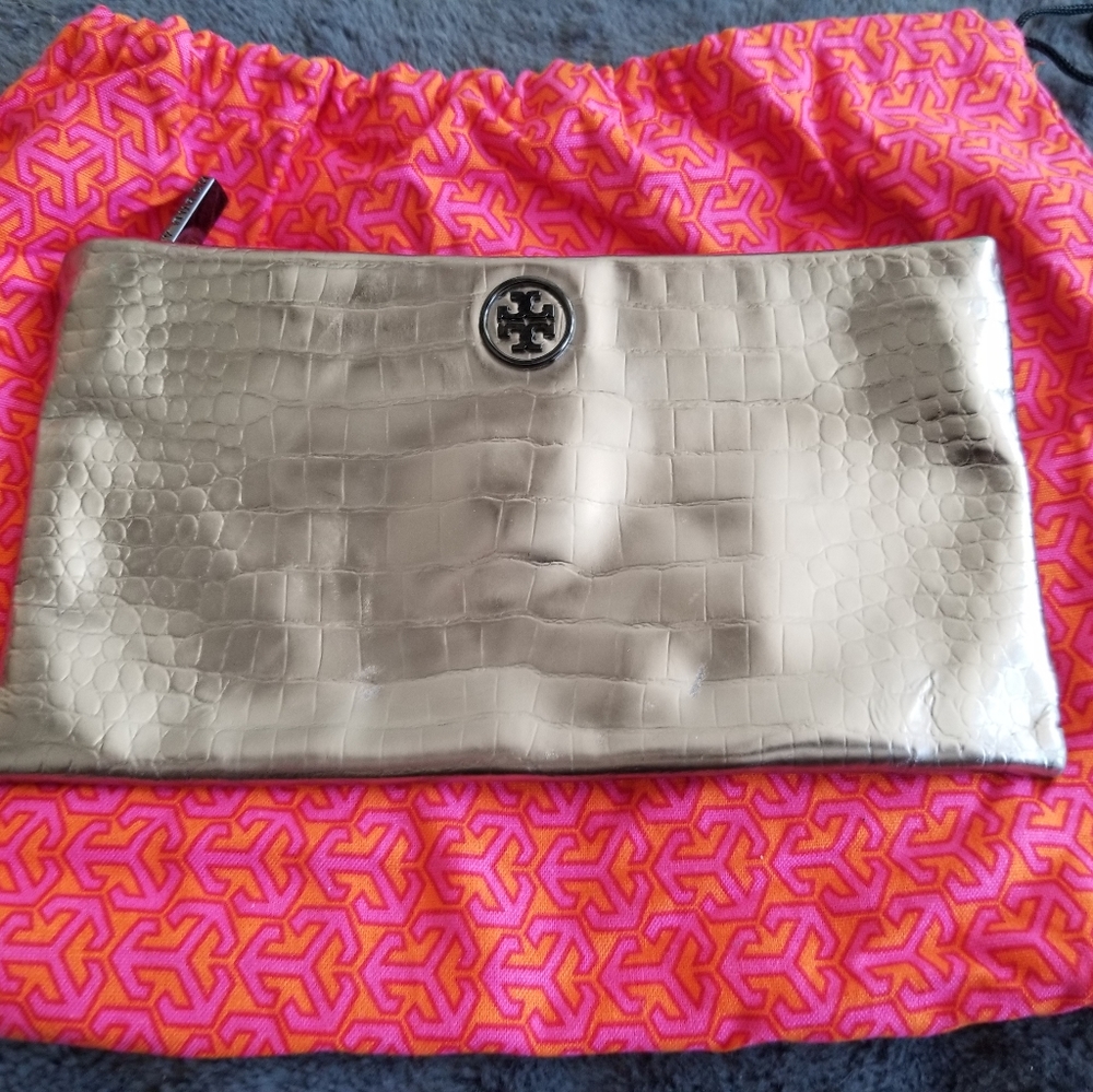 TORY BURCH SILVER LEATHER CLUTCH W DUSTBAG